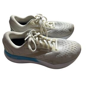 D5- Brooks Women's Cream Running Shoes size 6 ghost 16